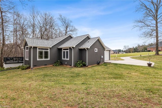 115 Oak Drive, Boonville, NC 27011