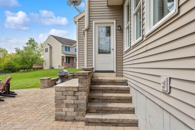 17 Hilltop Drive, Cohoes, NY 12047