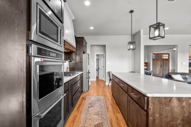 2100 Shady Grove Road, Weatherford, TX 76088