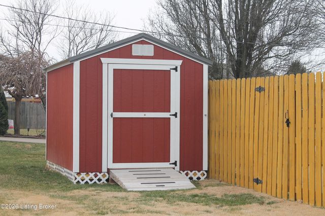 175 Bluegrass Way, Mt Washington, KY 40047