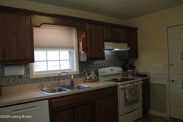 175 Bluegrass Way, Mt Washington, KY 40047