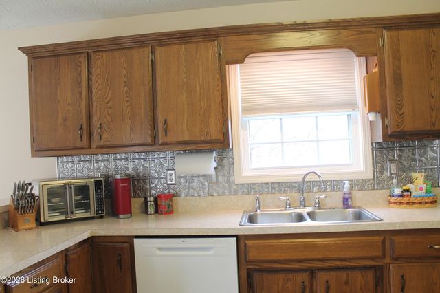 175 Bluegrass Way, Mt Washington, KY 40047