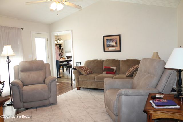 175 Bluegrass Way, Mt Washington, KY 40047