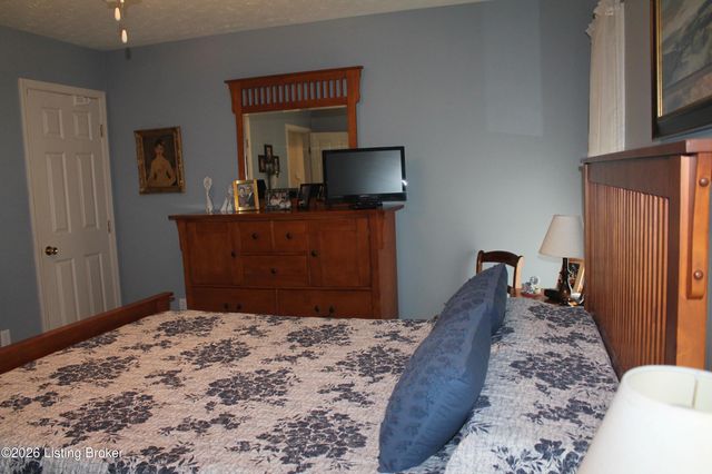 175 Bluegrass Way, Mt Washington, KY 40047