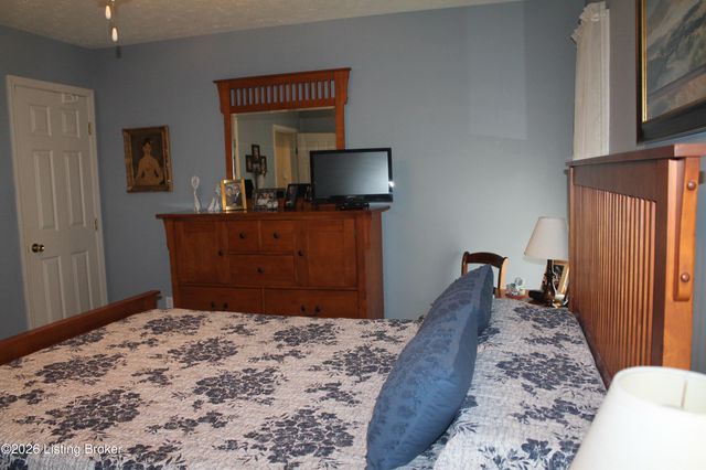 175 Bluegrass Way, Mt Washington, KY 40047