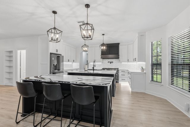 8472 Grand Lake Estates Drive, Montgomery, TX 77316