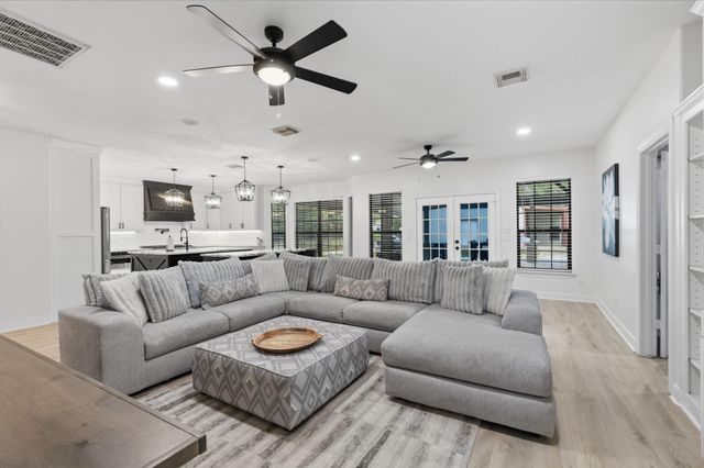 8472 Grand Lake Estates Drive, Montgomery, TX 77316