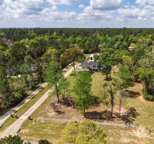 8472 Grand Lake Estates Drive, Montgomery, TX 77316