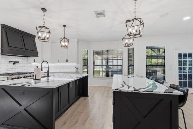 8472 Grand Lake Estates Drive, Montgomery, TX 77316