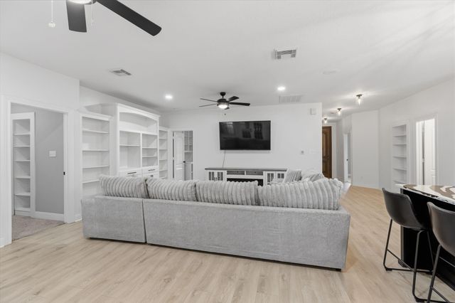 8472 Grand Lake Estates Drive, Montgomery, TX 77316