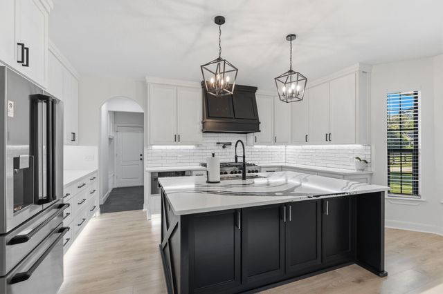 8472 Grand Lake Estates Drive, Montgomery, TX 77316