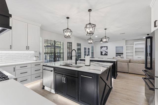 8472 Grand Lake Estates Drive, Montgomery, TX 77316