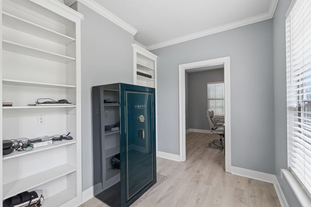 8472 Grand Lake Estates Drive, Montgomery, TX 77316