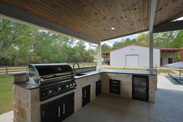 8472 Grand Lake Estates Drive, Montgomery, TX 77316