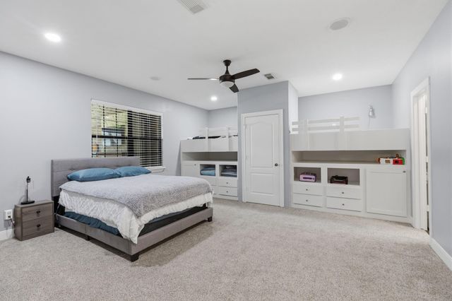 8472 Grand Lake Estates Drive, Montgomery, TX 77316