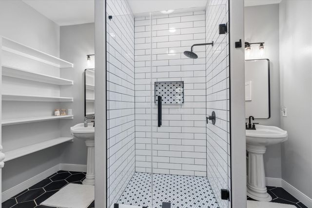 8472 Grand Lake Estates Drive, Montgomery, TX 77316