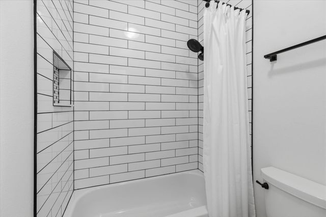 8472 Grand Lake Estates Drive, Montgomery, TX 77316