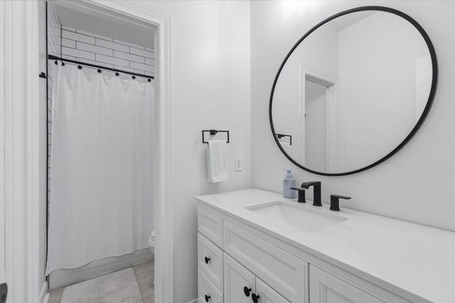 8472 Grand Lake Estates Drive, Montgomery, TX 77316