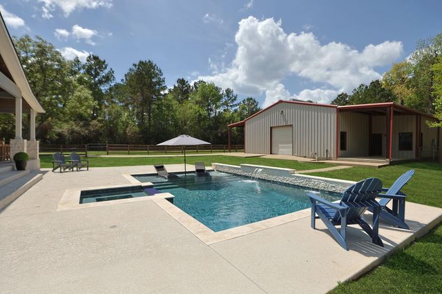 8472 Grand Lake Estates Drive, Montgomery, TX 77316