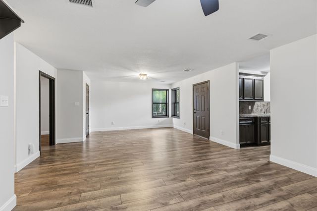 8472 Grand Lake Estates Drive, Montgomery, TX 77316