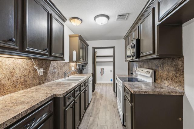 8472 Grand Lake Estates Drive, Montgomery, TX 77316