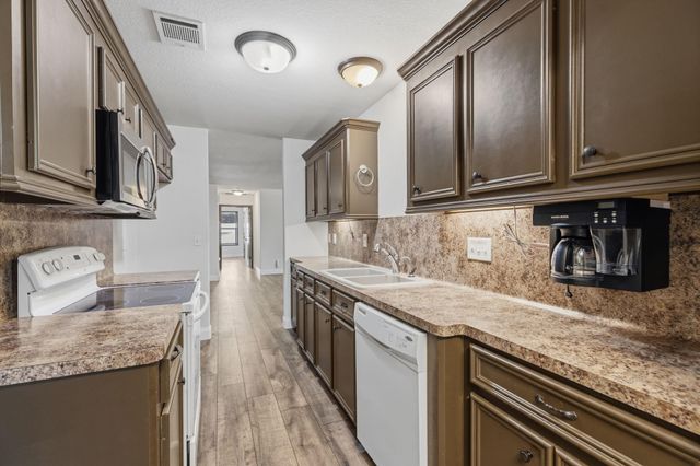 8472 Grand Lake Estates Drive, Montgomery, TX 77316