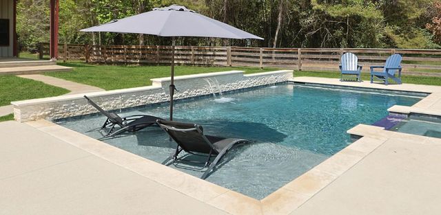 8472 Grand Lake Estates Drive, Montgomery, TX 77316