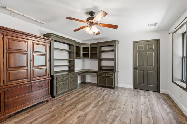 8472 Grand Lake Estates Drive, Montgomery, TX 77316