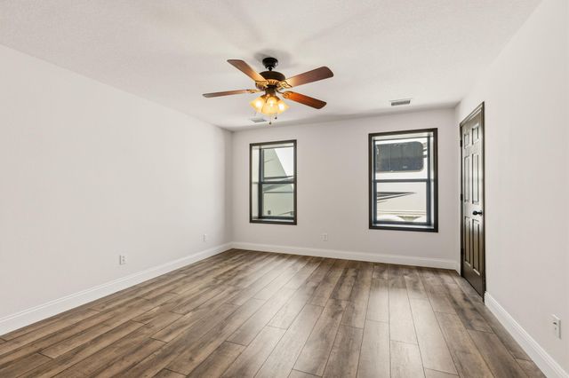 8472 Grand Lake Estates Drive, Montgomery, TX 77316