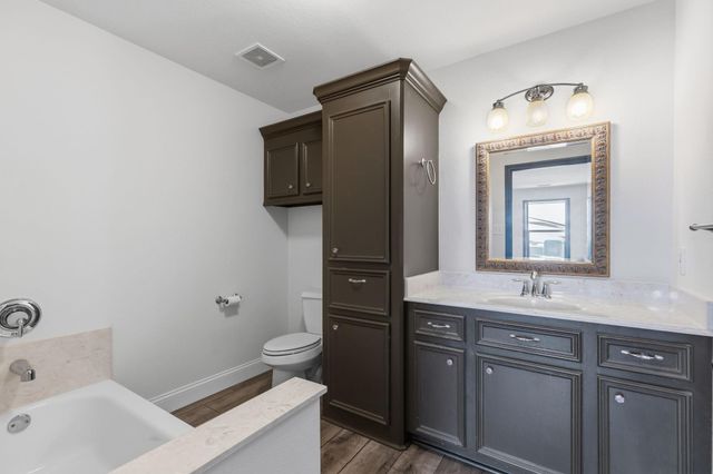 8472 Grand Lake Estates Drive, Montgomery, TX 77316