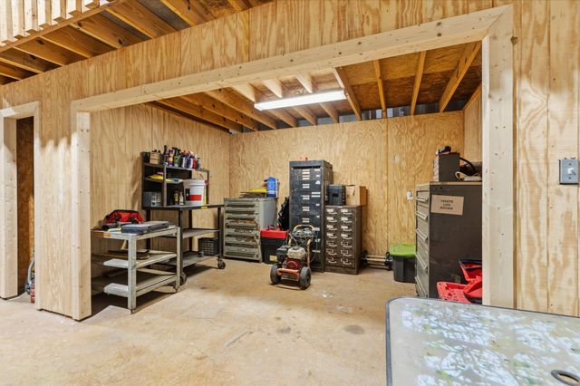 8472 Grand Lake Estates Drive, Montgomery, TX 77316