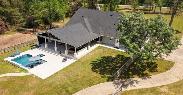 8472 Grand Lake Estates Drive, Montgomery, TX 77316