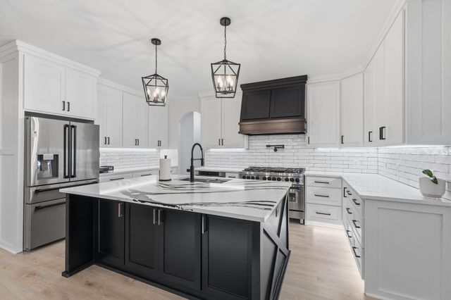 8472 Grand Lake Estates Drive, Montgomery, TX 77316