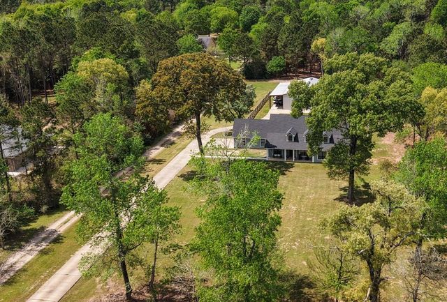 8472 Grand Lake Estates Drive, Montgomery, TX 77316