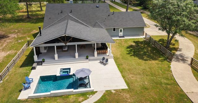 8472 Grand Lake Estates Drive, Montgomery, TX 77316