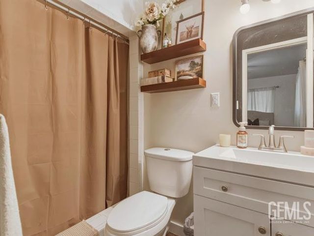 445 atlantic Avenue, Shafter, CA 93263