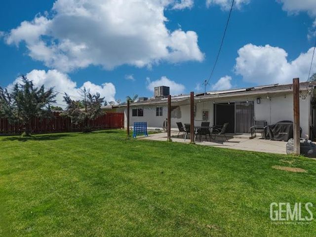 445 atlantic Avenue, Shafter, CA 93263