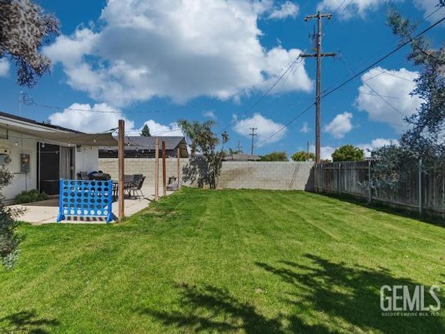 445 atlantic Avenue, Shafter, CA 93263