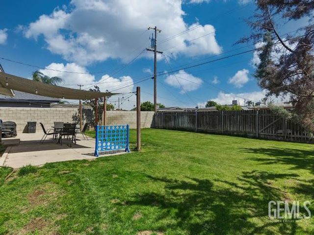 445 atlantic Avenue, Shafter, CA 93263