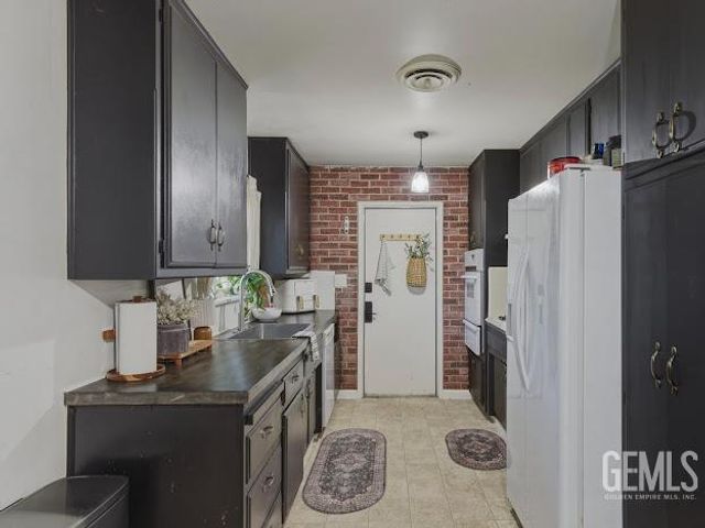 445 atlantic Avenue, Shafter, CA 93263