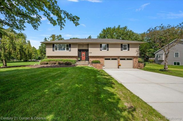 219 E Caledonia Street, Howell, MI 48843