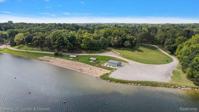 219 E Caledonia Street, Howell, MI 48843