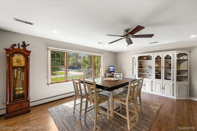 219 E Caledonia Street, Howell, MI 48843