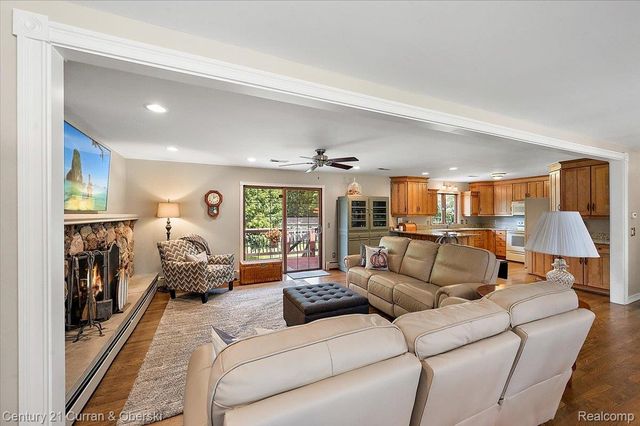 219 E Caledonia Street, Howell, MI 48843