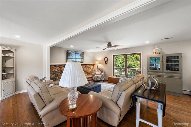 219 E Caledonia Street, Howell, MI 48843