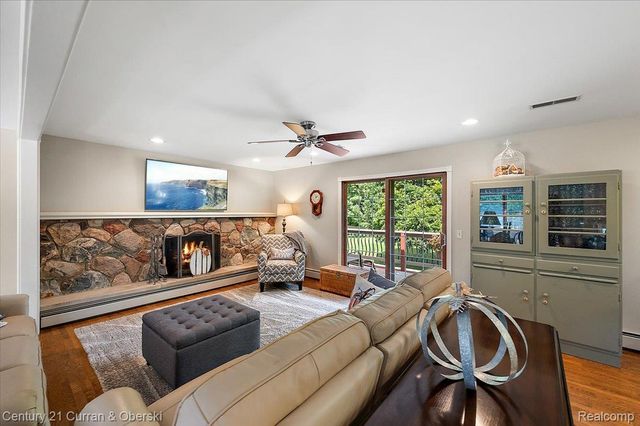 219 E Caledonia Street, Howell, MI 48843