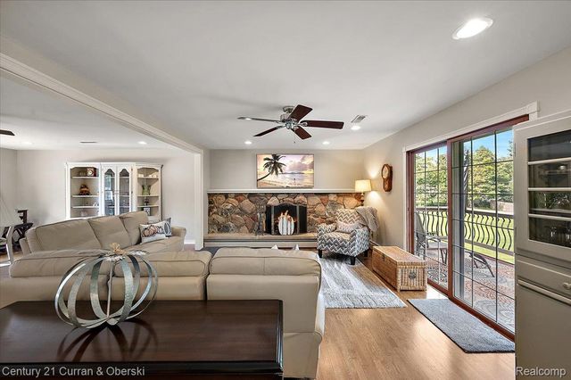 219 E Caledonia Street, Howell, MI 48843