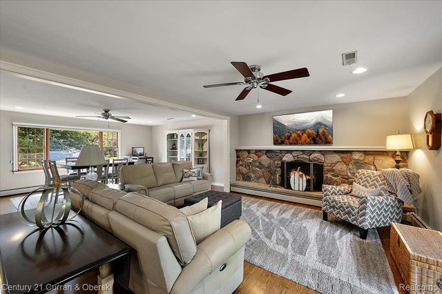 219 E Caledonia Street, Howell, MI 48843