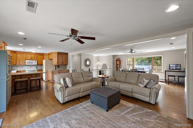 219 E Caledonia Street, Howell, MI 48843