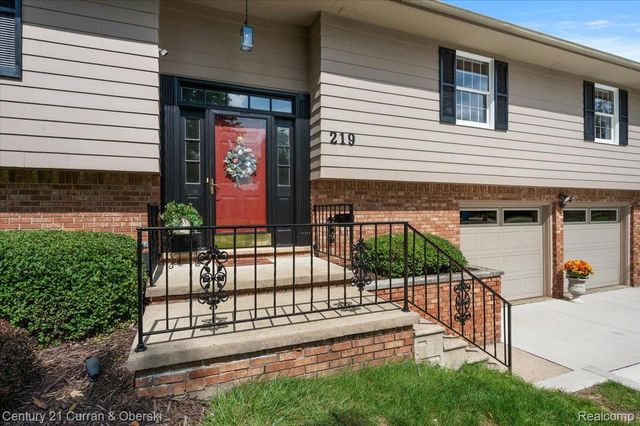 219 E Caledonia Street, Howell, MI 48843